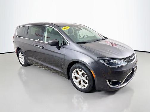 Granite Crystal Metallic Clearcoat 2017 Chrysler Pacifica Touring