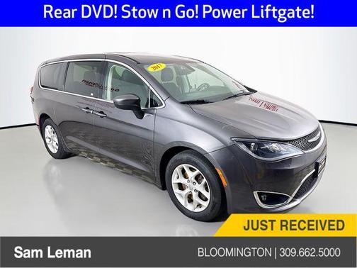 Granite Crystal Metallic Clearcoat 2017 Chrysler Pacifica Touring