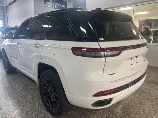 2025 Jeep Grand Cherokee Summit