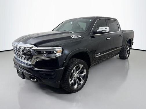 Diamond Black Crystal Pearlcoat 2022 RAM 1500 Limited