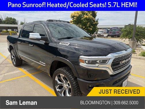 Diamond Black Crystal Pearlcoat 2022 RAM 1500 Limited