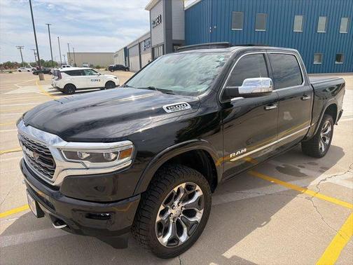 Diamond Black Crystal Pearlcoat 2022 RAM 1500 Limited