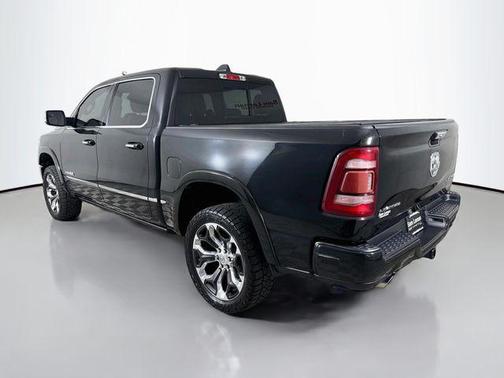 Diamond Black Crystal Pearlcoat 2022 RAM 1500 Limited