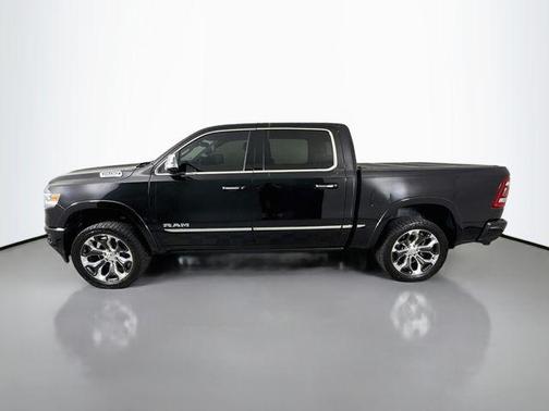 Diamond Black Crystal Pearlcoat 2022 RAM 1500 Limited
