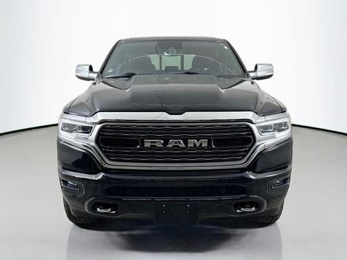 Diamond Black Crystal Pearlcoat 2022 RAM 1500 Limited
