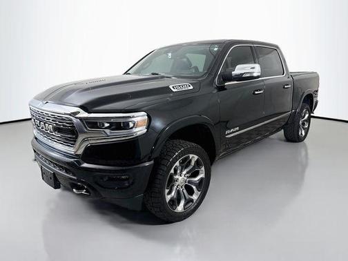 Diamond Black Crystal Pearlcoat 2022 RAM 1500 Limited