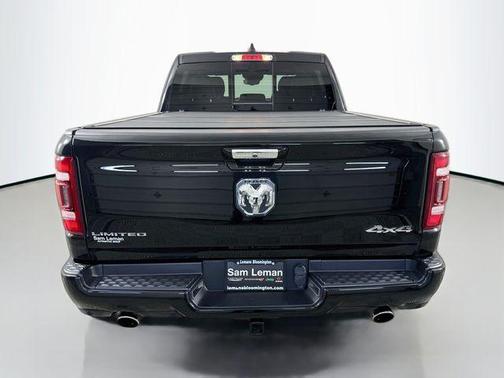 Diamond Black Crystal Pearlcoat 2022 RAM 1500 Limited
