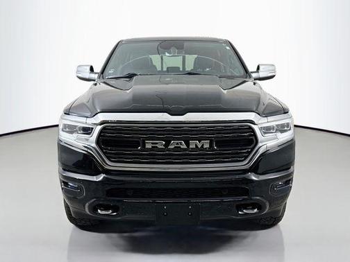 Diamond Black Crystal Pearlcoat 2022 RAM 1500 Limited