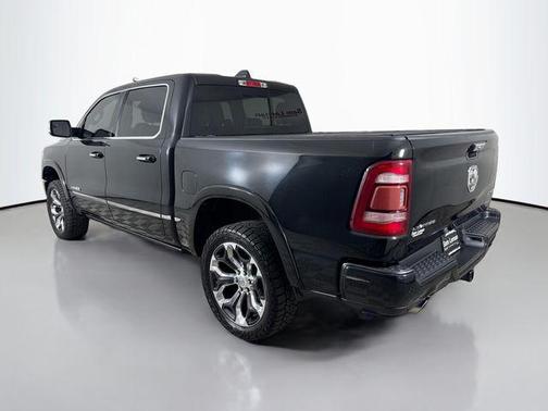 Diamond Black Crystal Pearlcoat 2022 RAM 1500 Limited