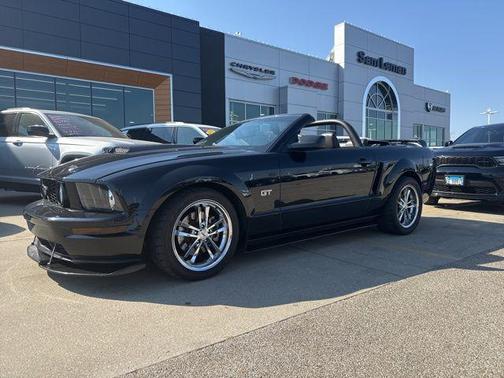 2005 Ford Mustang GT Premium