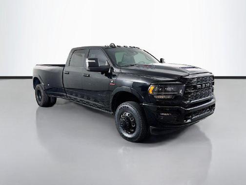 Diamond Black Crystal Pearlcoat 2024 RAM 3500 Limited Crew Cab 4x4 8' Box