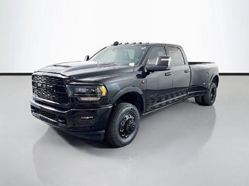 Diamond Black Crystal Pearlcoat 2024 RAM 3500 Limited Crew Cab 4x4 8' Box