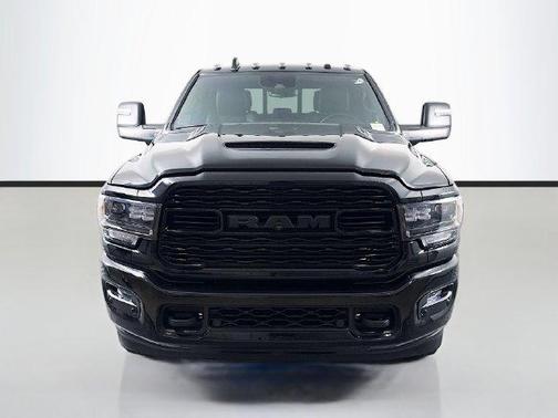 Diamond Black Crystal Pearlcoat 2024 RAM 3500 Limited Crew Cab 4x4 8' Box