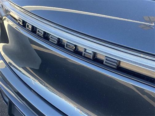 2023 Porsche Macan Base