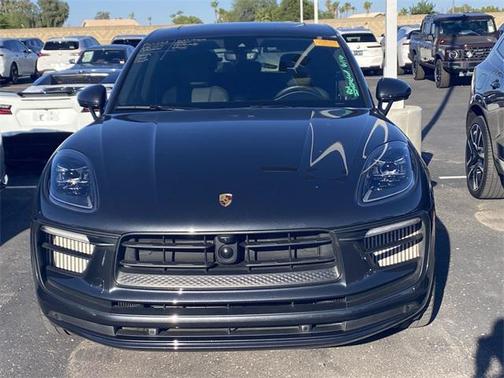 2023 Porsche Macan Base