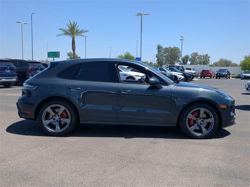 2023 Porsche Macan Base