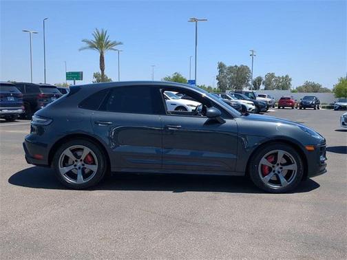 2023 Porsche Macan Base