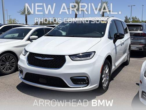 Bright White Clearcoat 2026 Chrysler Pacifica L