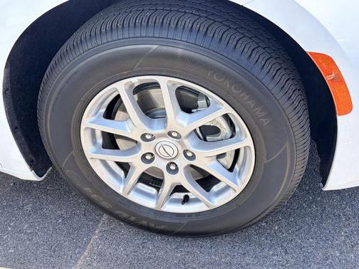 Bright White Clearcoat 2026 Chrysler Pacifica L