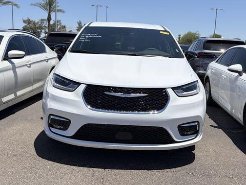 Bright White Clearcoat 2026 Chrysler Pacifica L