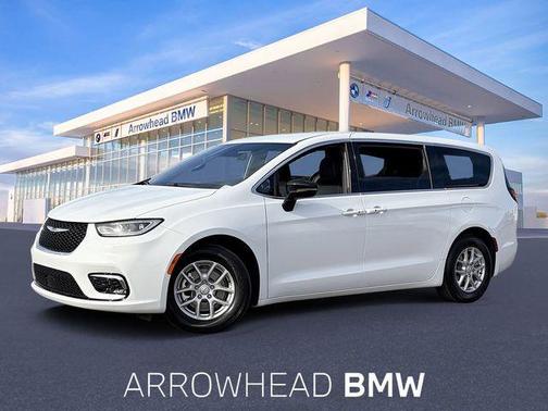 Bright White Clearcoat 2026 Chrysler Pacifica L