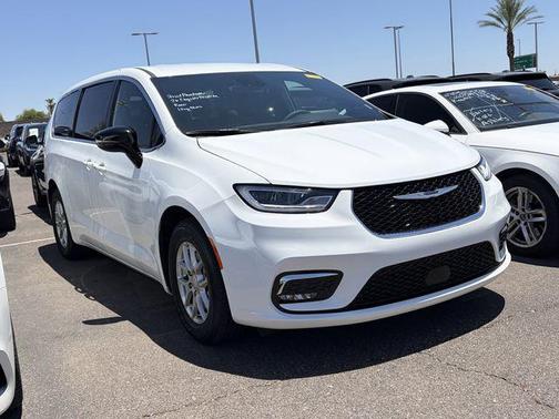 Bright White Clearcoat 2026 Chrysler Pacifica L