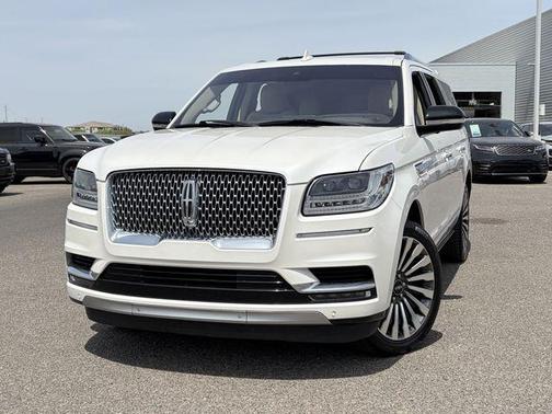 WHITE PLATINUM TRI-COAT MET 2019 Lincoln Navigator L Reserve