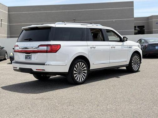 WHITE PLATINUM TRI-COAT MET 2019 Lincoln Navigator L Reserve