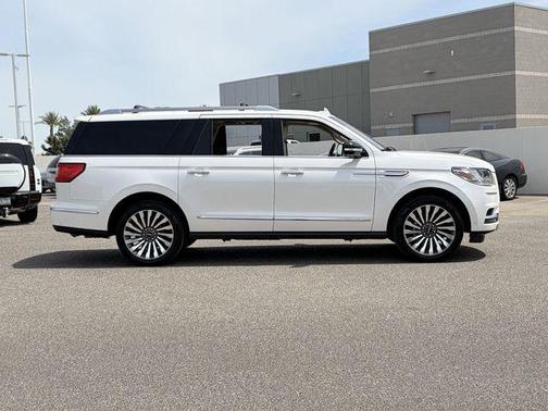 WHITE PLATINUM TRI-COAT MET 2019 Lincoln Navigator L Reserve