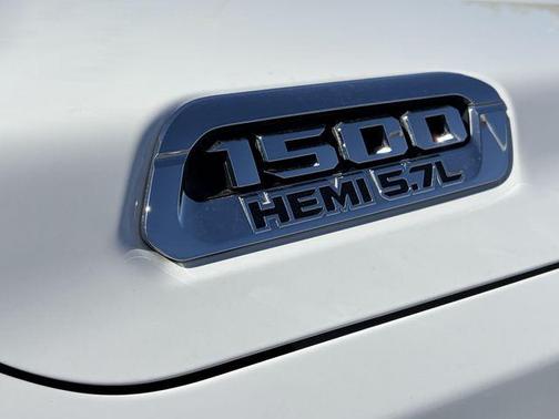 Bright White Clearcoat 2020 RAM 1500 Laramie