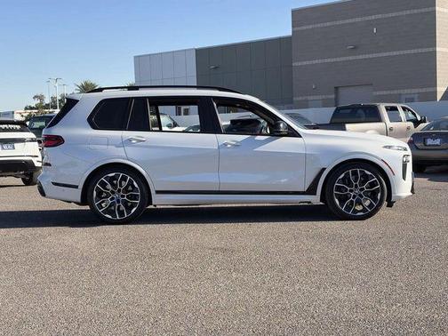 2024 BMW X7 M60i