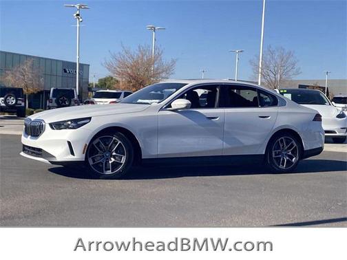 Mineral White Metallic 2025 BMW i5 eDrive40 Sedan