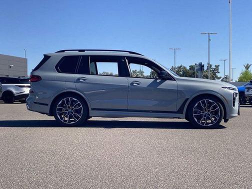 2025 BMW X7 M60i