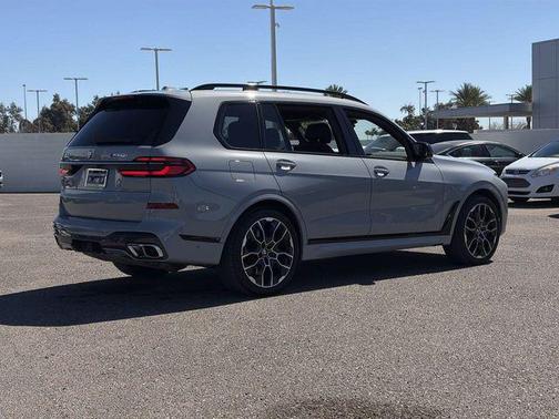 2025 BMW X7 M60i