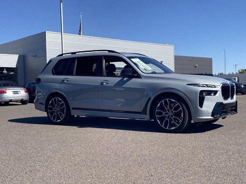 2025 BMW X7 M60i