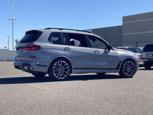 2025 BMW X7 M60i