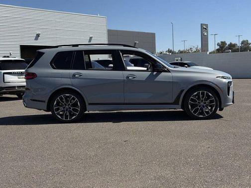 2025 BMW X7 M60i