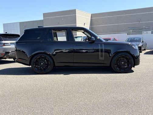 Santorini Black Metallic 2025 Land Rover Range Rover P400 SE