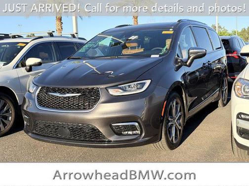 Granite Crystal Metallic Clearcoat 2022 Chrysler Pacifica L