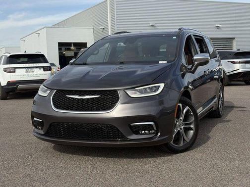 Granite Crystal Metallic Clearcoat 2022 Chrysler Pacifica L