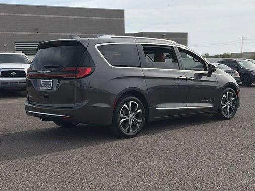 Granite Crystal Metallic Clearcoat 2022 Chrysler Pacifica L