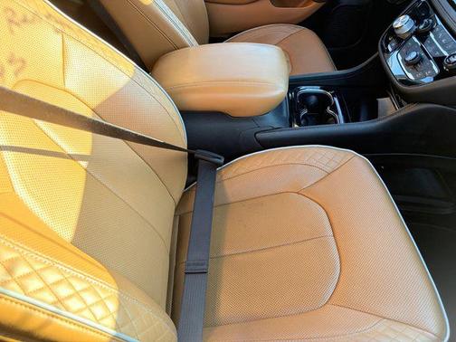 Granite Crystal Metallic Clearcoat 2022 Chrysler Pacifica L