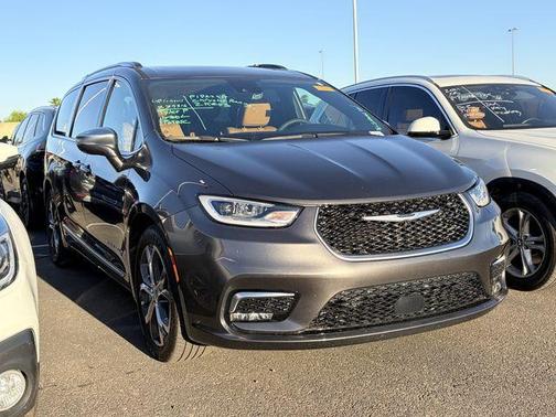 Granite Crystal Metallic Clearcoat 2022 Chrysler Pacifica L