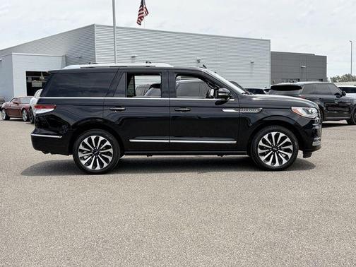 INFINITE BLACK 2023 Lincoln Navigator Reserve