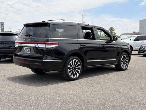 INFINITE BLACK 2023 Lincoln Navigator Reserve