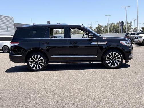 INFINITE BLACK 2023 Lincoln Navigator Reserve