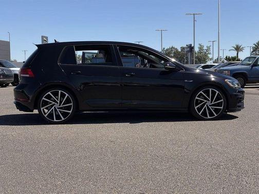 Deep Black Pearl Metallic 2018 Volkswagen Golf R 2.0T DSG