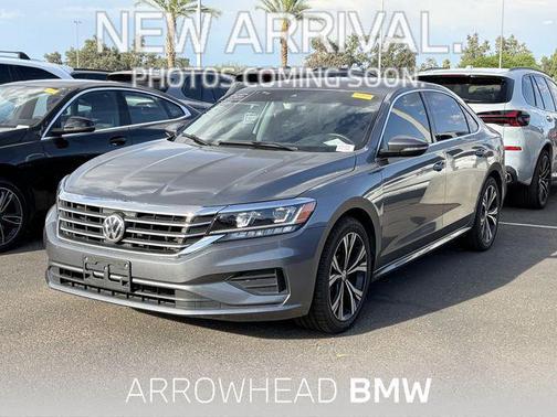 Platinum Gray Metallic 2022 Volkswagen Passat 2.0T SE