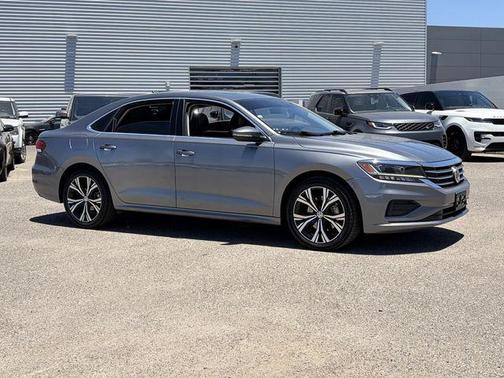 Platinum Gray Metallic 2022 Volkswagen Passat 2.0T SE