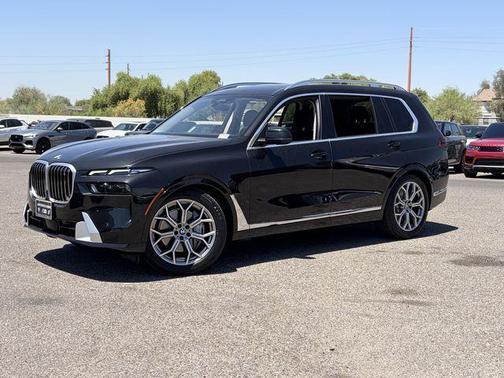 Black Sapphire Metallic 2023 BMW X7 xDrive40i